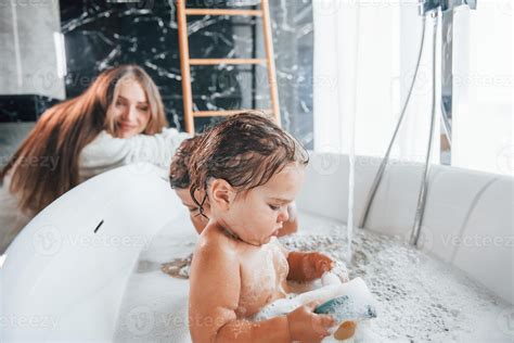 schneiderspinne|Schneiderspinne in der Badewanne